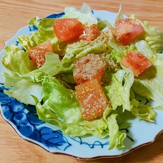 レタスとトマトのすりごまサラダ